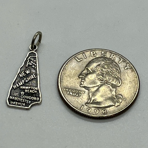 Vintage Fort Sterling Silver New Hampshire State Map Travel Charm - Picture 3 of 7